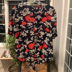 Madewell tie front blouse. Navy and floral. Size medium excellent condition
